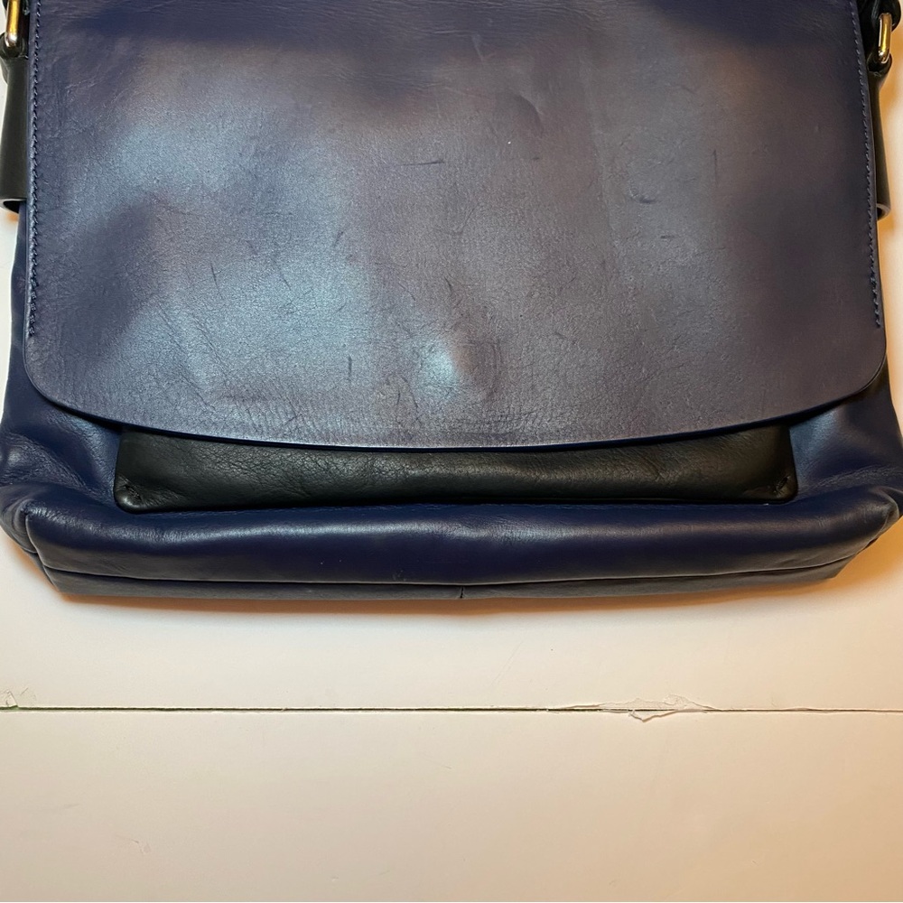 Banana Republic Navy Blue and Black Crossbody MessengerLeather bag. 17 inch drop - Picture 2 of 15